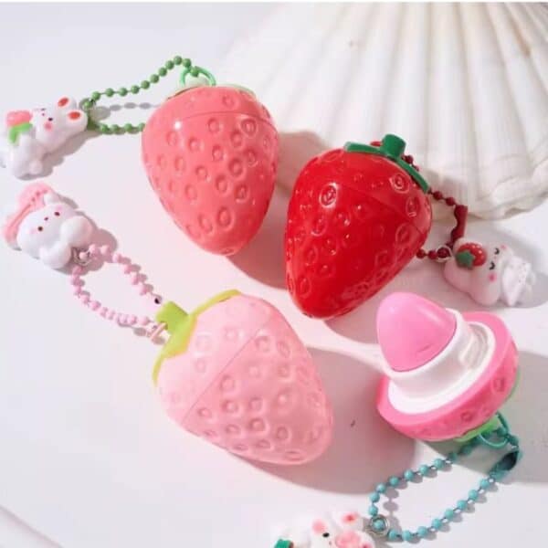 مرطب شفايف فراولة ميدالية